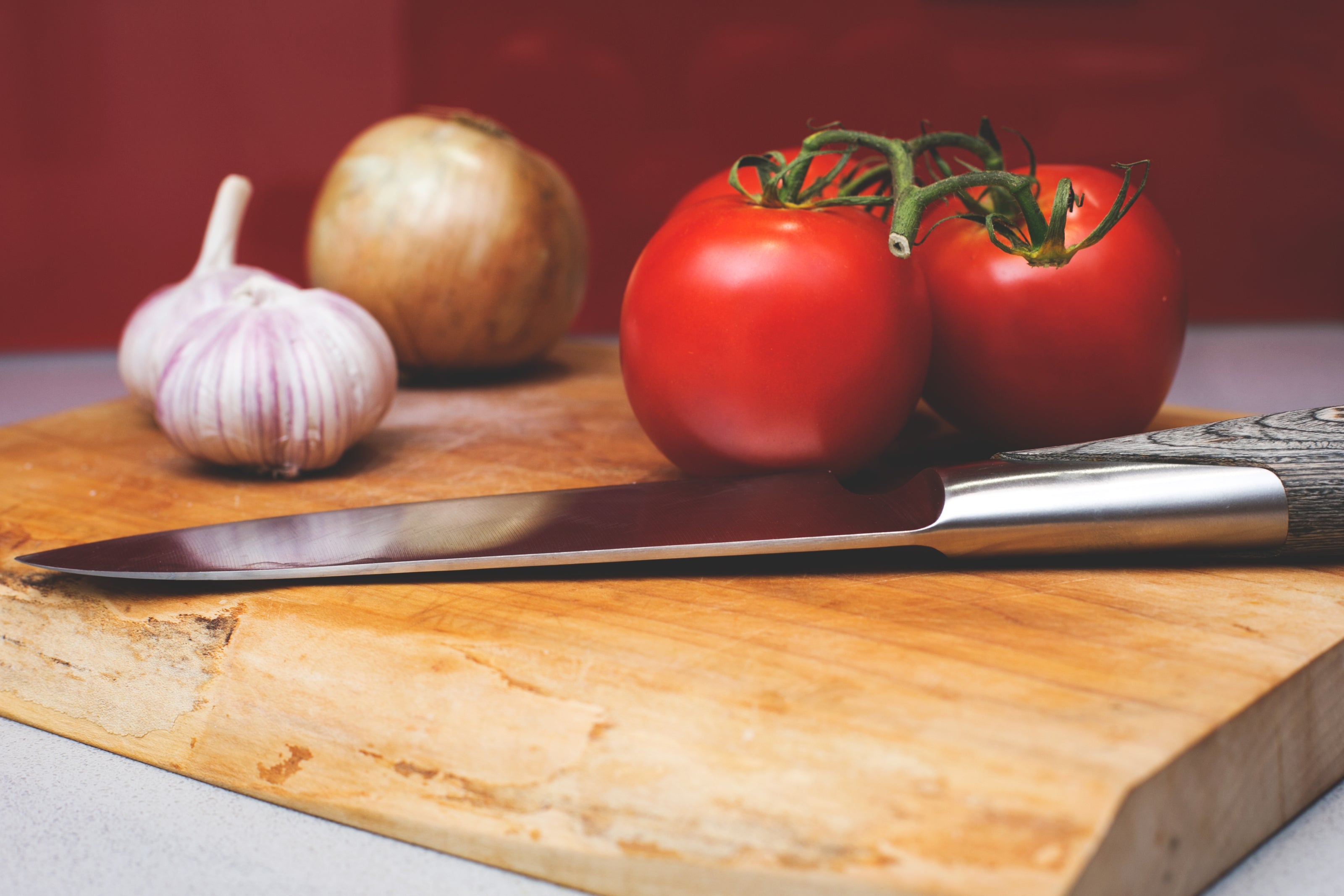 Fresh organic vegetables on a cutting board representing molecular nutrition and the principle of clean nourishment — Auralis Nourishment